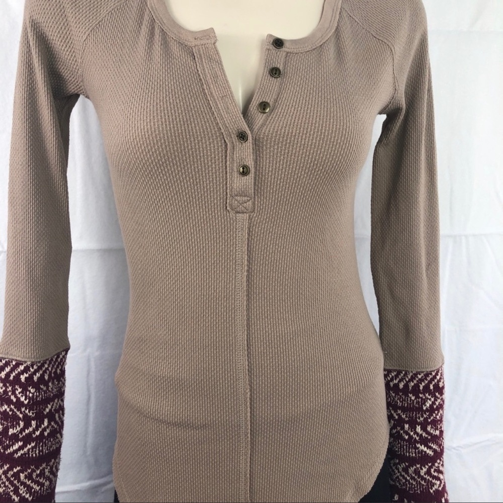 Sold 🌟🌟FREE PEOPLE Henley long sleeve V-Neck stone top S - Picture 3 of 13